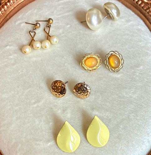 Lot pairs pearl stud - pairs, &